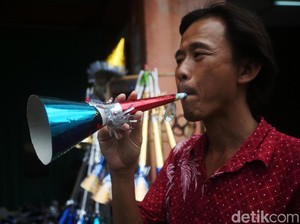 Jelang Tahun Baru, Satpol PP Awasi Peredaran Terompet-Petasan di Bandung