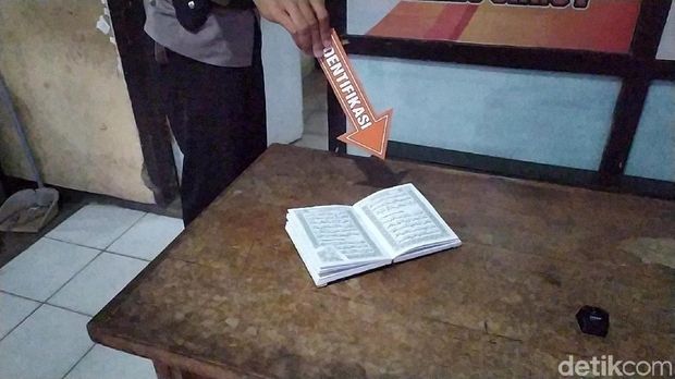 Kitab yang diinjak Hary