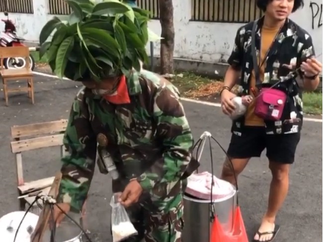 Tentara Jualan Kembang Tahu hingga Makanan Stok Musim Hujan