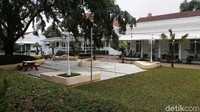 Kini beberapa bagian terutama di area taman belakang memiliki tampilan baru. 