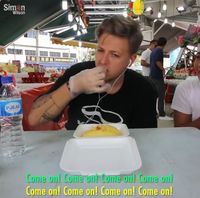 Duh! YouTuber Inggris Ini Nangis Saat Cicip Durian