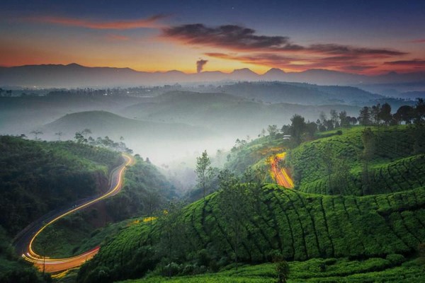 Terlihat jelas dari namanya, Cukul Sunrise Point adalah destinasi wisata untuk menikmati panorama matahari terbit dan terbenam dengan ketinggian 1.600 MDPL (Foto: Teguh Tofik Hidayat/dTraveler) Terlihat jelas dari namanya, Cukul Sunrise Point adalah destinasi wisata untuk menikmati panorama matahari terbit dan terbenam dengan ketinggian 1.600 MDPL (Foto: Teguh Tofik Hidayat/dTraveler)