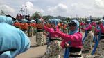 Potret Ribuan Emak-emak Menari di Sumedang