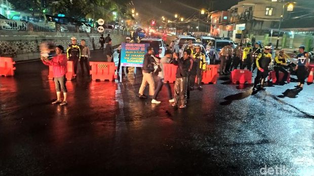 Molor 3 Jam, Jalur Cianjur-Puncak Ditutup Pukul 9 Malam
