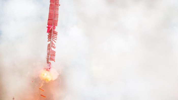 Chinese New Year Firecrackers on Exploding, Chinese Fireworks Celebration Background