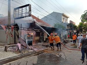 SPBU Mini di Purwakarta Ludes Terbakar