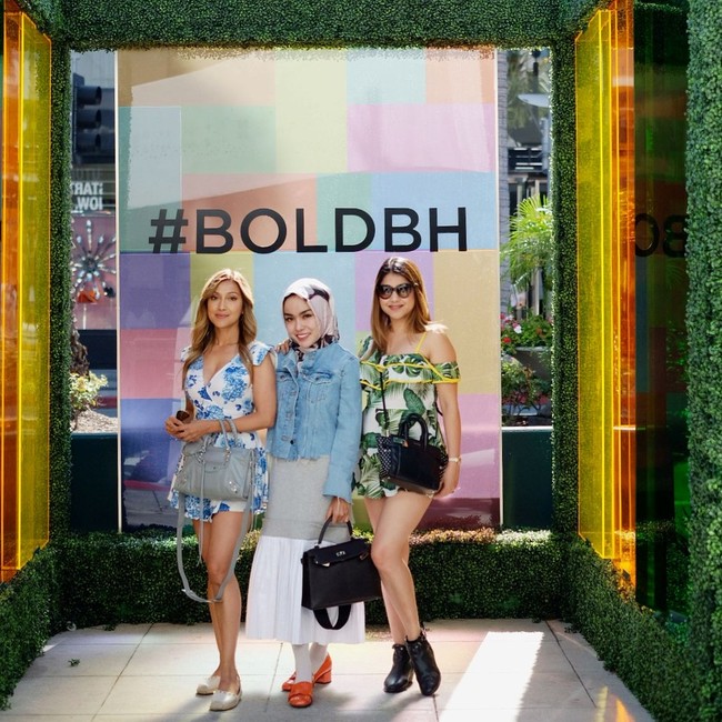 Medina berpose bersama Tia Azhari dan Sarah Azhari di saat menghabiskan waktu bersama liburan di Los Angeles, Amerika Serikat, September 2018. Foto: Instagram Medina Zein