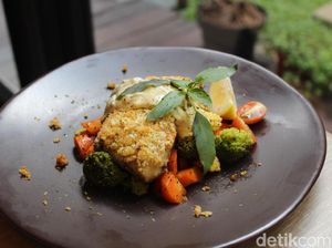 Nongkrong Sambil Nikmati Lezatnya Ikan Barramundi di Cecemuwe