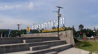 Untuk manfaat dari Bendung Kamijoro sendiri mampu mensuplai air irigasi D.I Pijenan sebesar 2,5 M3 perdetik untuk luas areal sawah 2370 hektare. Lalu menyediakan air baku sebesar 500 liter perdetik untuk bandara Yogyakarta International Airport (YIA) dan kawasan industri sekitar Bendung tersebut.