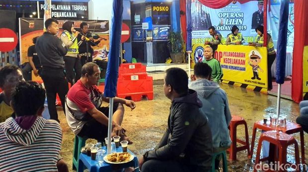 Lelah Berkendara? Yuk Mampir di Pos Cikidang, Ada Pijat dan Ngopi Gratis