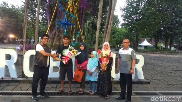 Surprise! Pengunjung Terakhir Borobudur di 2019 Dapat Kejutan