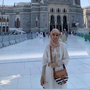 Gaya Najwa Shihab Pakai Hijab Saat Umrah di Akhir Tahun 2019 Gaya Najwa Shihab Pakai Hijab Saat Umrah di Akhir Tahun 2019