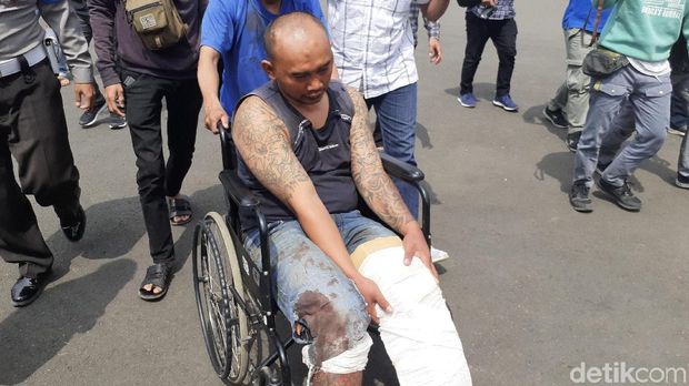 Jabar Sepekan: Manusia Gorong-gorong, Koboi Didor Polisi, dan Pria Injak Kitab 