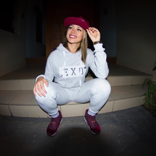 Jossmery dituduh melanggar peraturan institusi karena penyalahgunaan seragam. Meskipun diskors dari pekerjaannya, Jossmery masih aktif menggunakan media sosialnya. Foto: Instagram