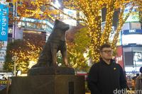 Wisatawan berfoto di Patung Hachiko (Syanti/detikcom)