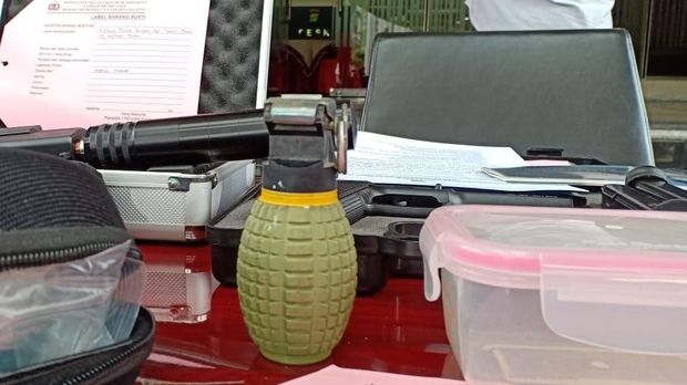 Granat yang disita di brankas Abdul Malik
