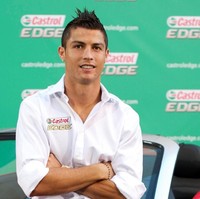 Cristiano Ronaldo menjadi orang pertama yang akunnya mencapai 200 juta follower di Instagram. Ia pun mengungkapkan kebahagiaannya lewat video Instagram. Wow 200 million! Thank you to each and everyone of you for sharing this journey with me everyday! tulisnya di caption. Foto: Getty Images