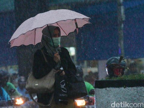 10 Cara Jaga Kesehatan Tubuh di Musim Hujan