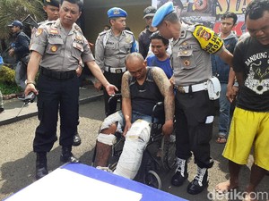 Jabar Sepekan: Manusia Gorong-gorong, Koboi Didor Polisi, dan Pria Injak Kitab