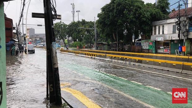 Banjir di Jatinegara Capai 35 Cm