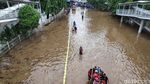 Banjir Lumpuhkan Jalan Perintis Kemerdekaan Jakarta