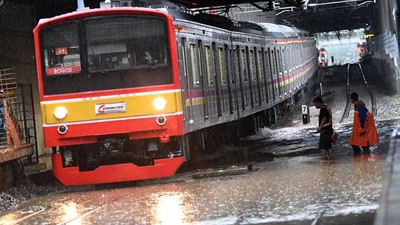 Banjir Dimana-mana, KRL Jabodetabek juga Terganggu