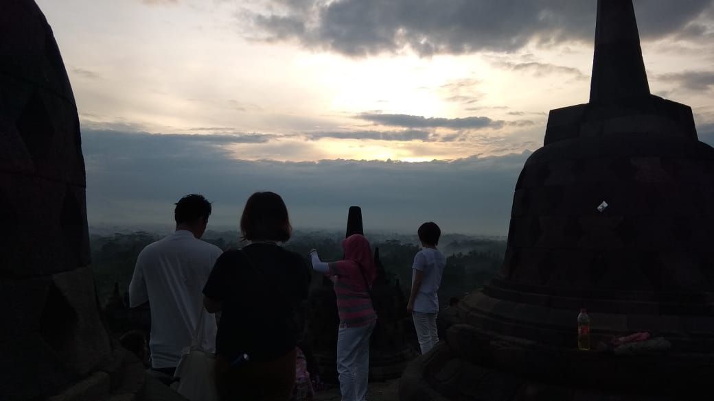 Sunrise pertama di Borobudur