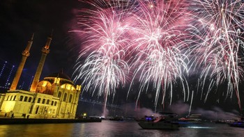 Pesta kembang api di Turki. Foto: AP Photo/Emrah Gurel 