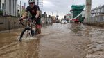 Potret Banjir di Jalan Boulevard Barat Kelapa Gading