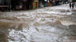 Kali Meluap, Jalan Duta Indah Pondokgede Bak Sungai