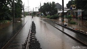 KRL Serpong-Tanah Abang Stop Beroperasi Karena Rel Tergenang