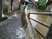 Banjir di Jatipadang Poncol, Warga Ngungsi ke Musala