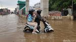 Potret Banjir di Jalan Boulevard Barat Kelapa Gading