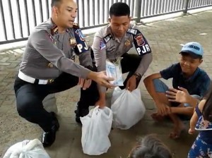 Kisah Anggota PJR Polda Riau Ayomi Anak Jalanan
