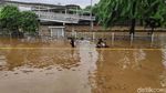Banjir Lumpuhkan Jalan Perintis Kemerdekaan Jakarta