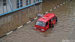 Mereka yang Berjuang Menerobos Banjir