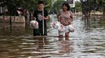 Potret Banjir di Jalan Boulevard Barat Kelapa Gading