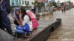 Potret Banjir di Jalan Boulevard Barat Kelapa Gading
