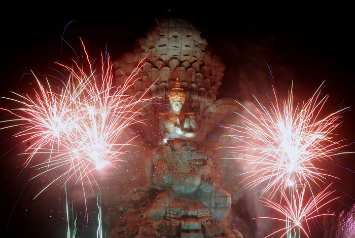 Pesta Kembang Api Malam Tahun Baru Di Gwk