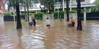 Banjir di Jalan Kayu Putih Jaktim, Kendaraan Tak Bisa Melintas