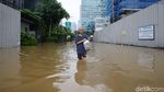 Benhil Banjir Setinggi Paha