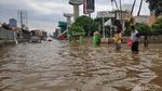 Potret Banjir di Jalan Boulevard Barat Kelapa Gading