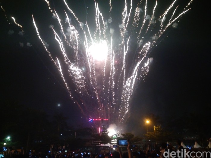 Medan Sambut Tahun Baru 2020 Dengan Zikir Hingga Panggung