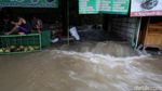Kali Meluap, Jalan Duta Indah Pondokgede Bak Sungai