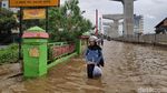 Potret Banjir di Jalan Boulevard Barat Kelapa Gading