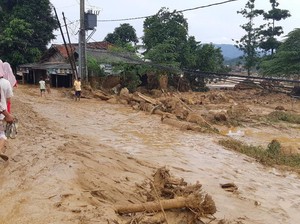 Longsor Juga Terjadi di Lebak Banten, Jalanan Tertutup-Desa Terisolir