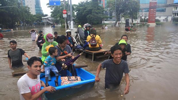 Jalanan hingga Ruko di Green Garden Kedoya Jakbar Banjir 1 Meter