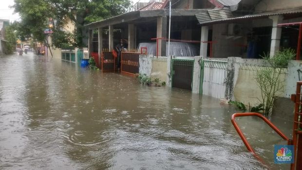 Banjir Masih Kepung Cakung Timur, Warga: Cari Makan Susah!