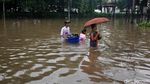 Jalan Panjang Kedoya Banjir Setinggi 1 Meter
