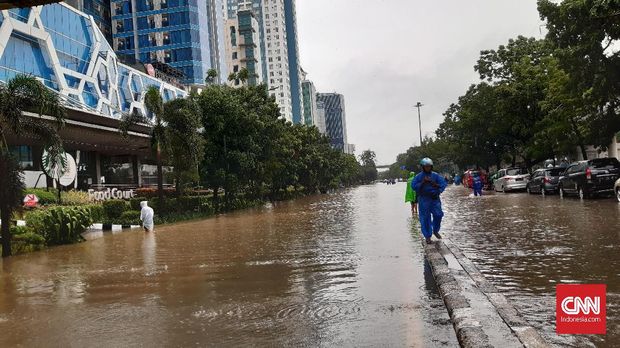 Banjir Buat Lalu Lintas Cawang Lumpuh